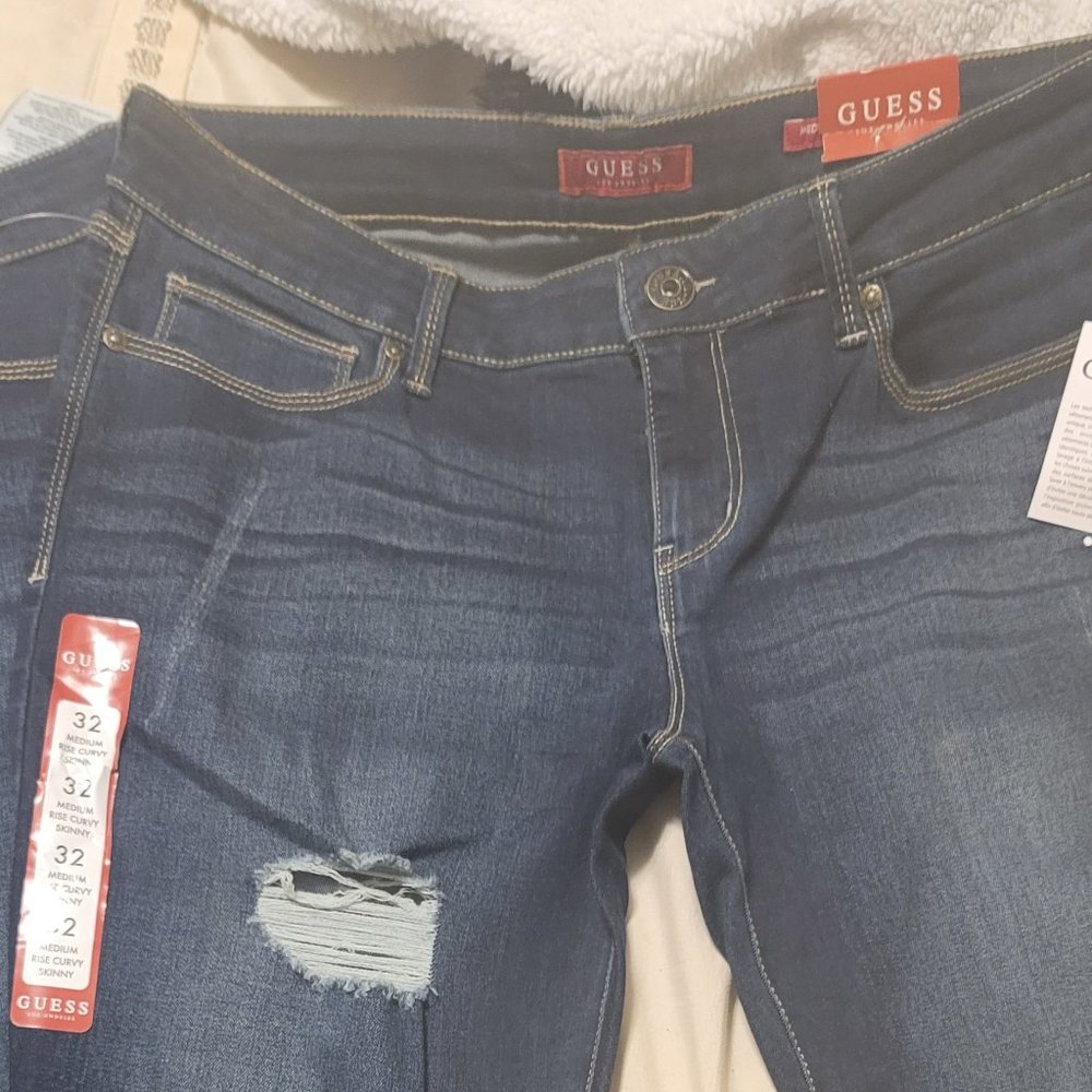 32/32 Guess mid rise skinny jeans